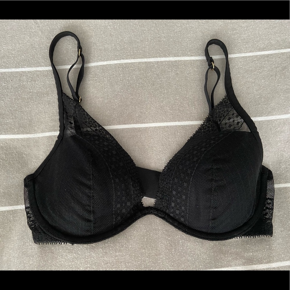 Victoria’s Secret Lace Plunge Bra 34D